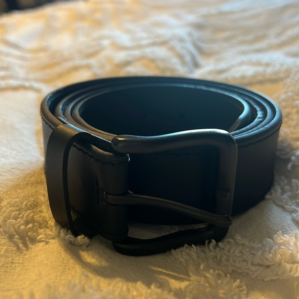 Men’s black leather belt. Size XL
